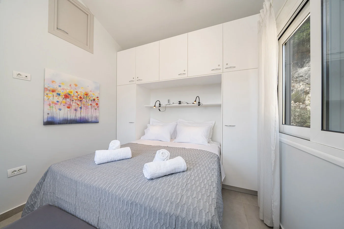 Cozy bedroom with double bed – seafront apartment Kefalonia