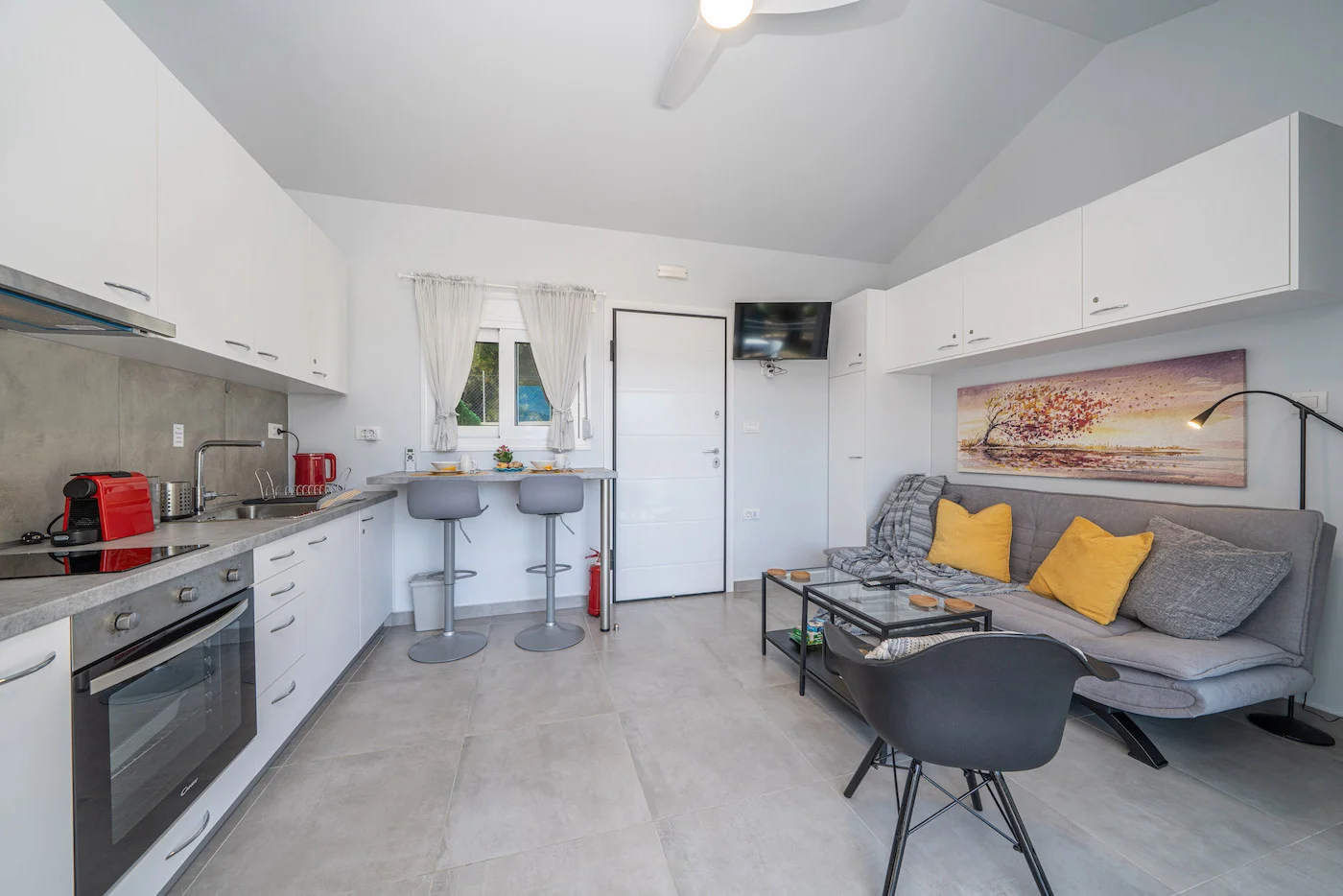 Modern kitchen and dining area – beachfront accommodation Kefalonia