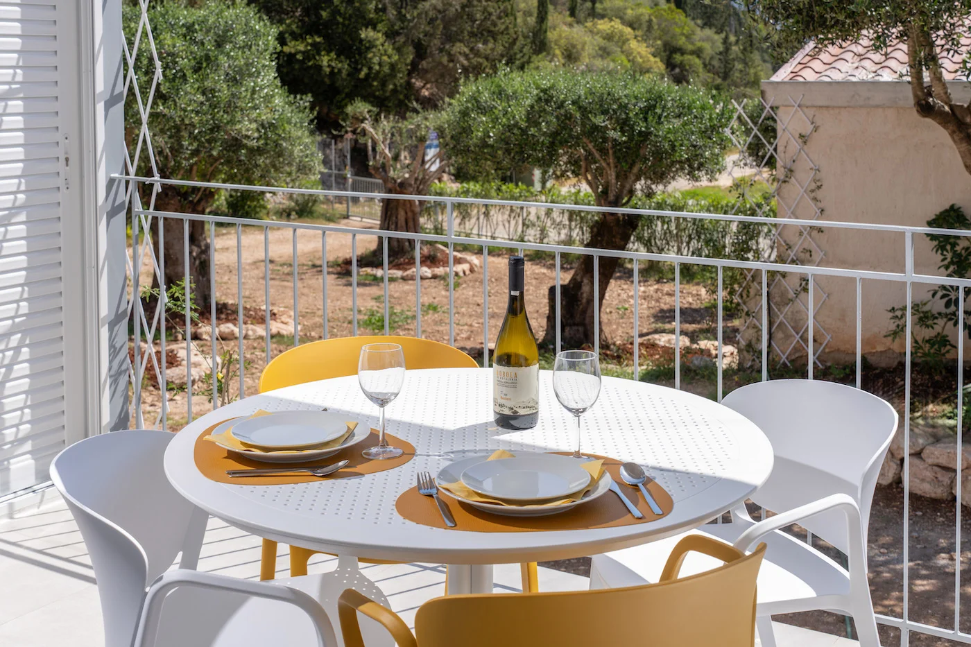 Seafront holiday apartment interior – Beach House Kefalonia Fiscardo